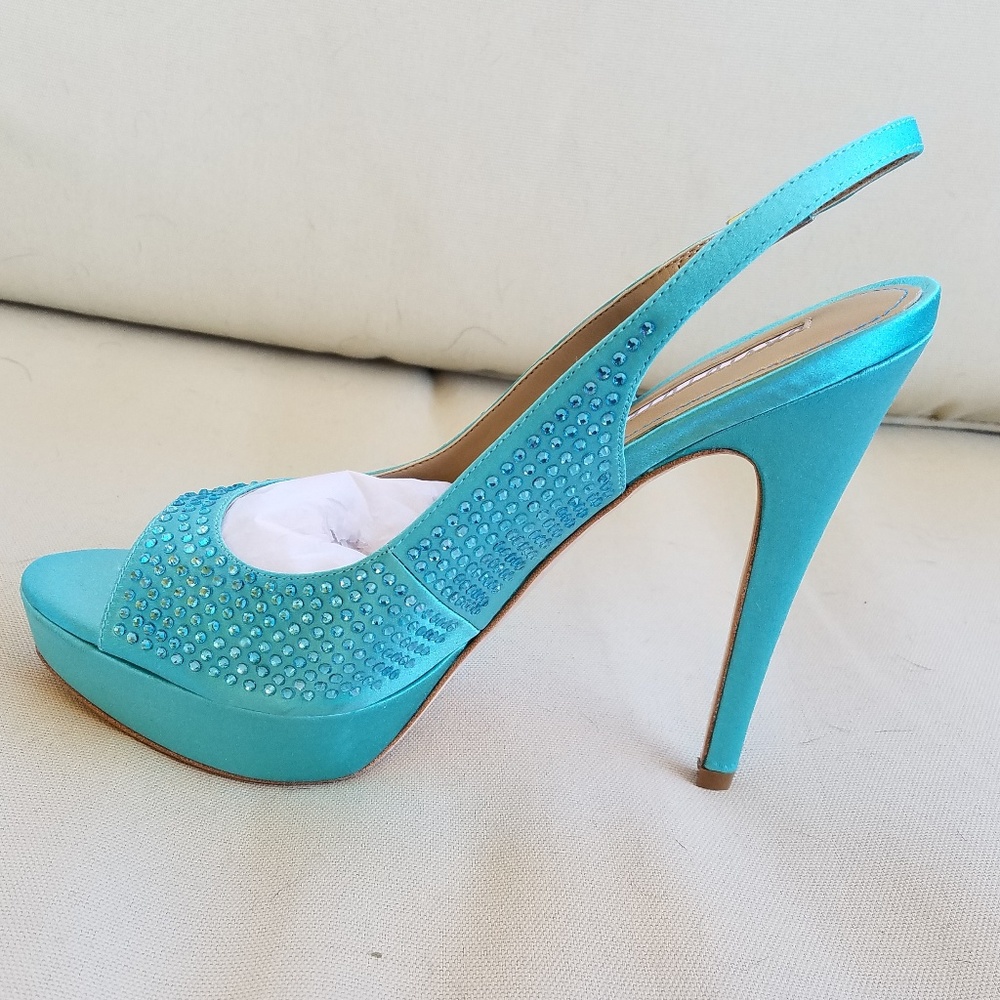 David Tutera - NWT Something Blue Heels Size 8